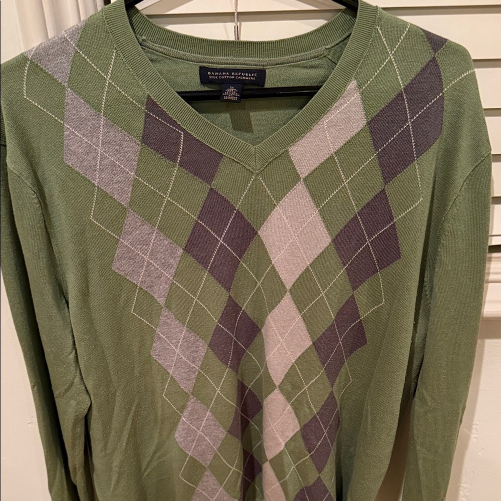 Banana Republic V-Neck Sweater in Green and Gray Argyle